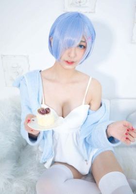 带着智能手机闯荡异世界.2 2023_完整无删减版